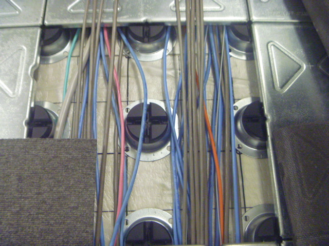 ＯＡフロアの中で起こっているバトルとは？