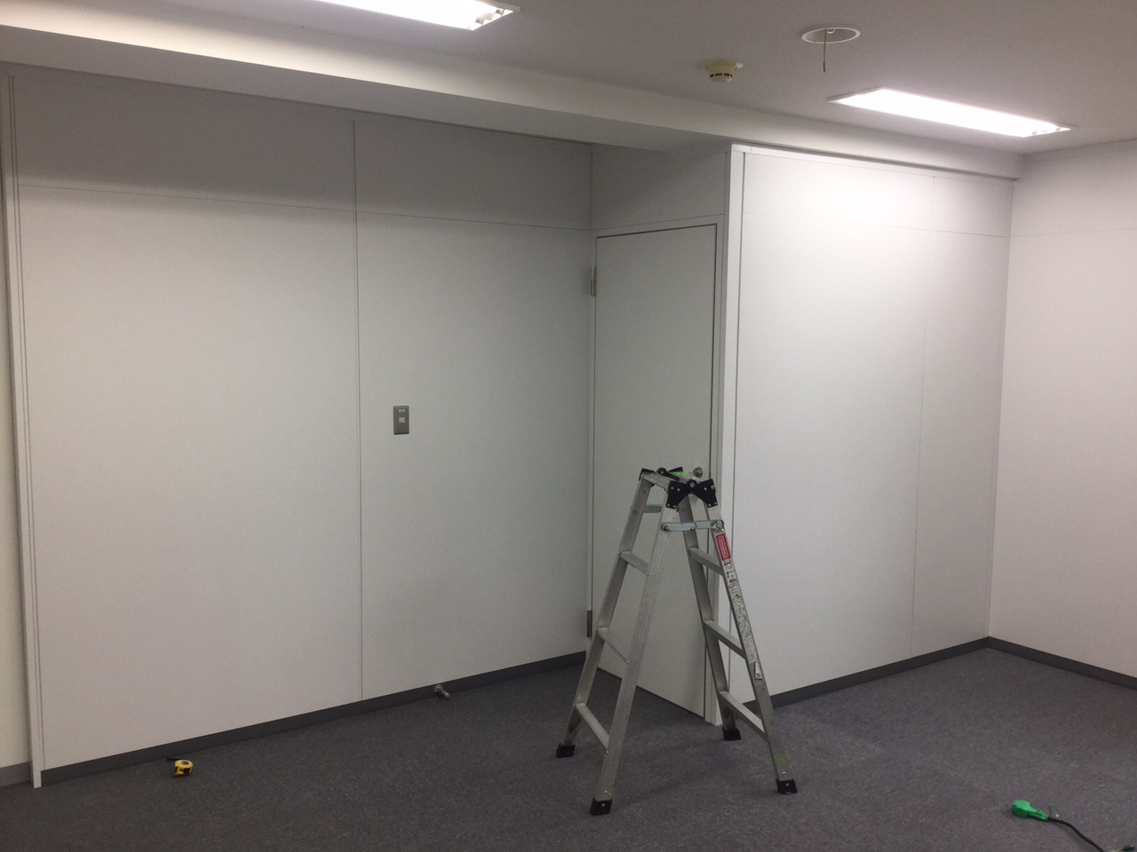 施工現場に密着！スチールパーティション編