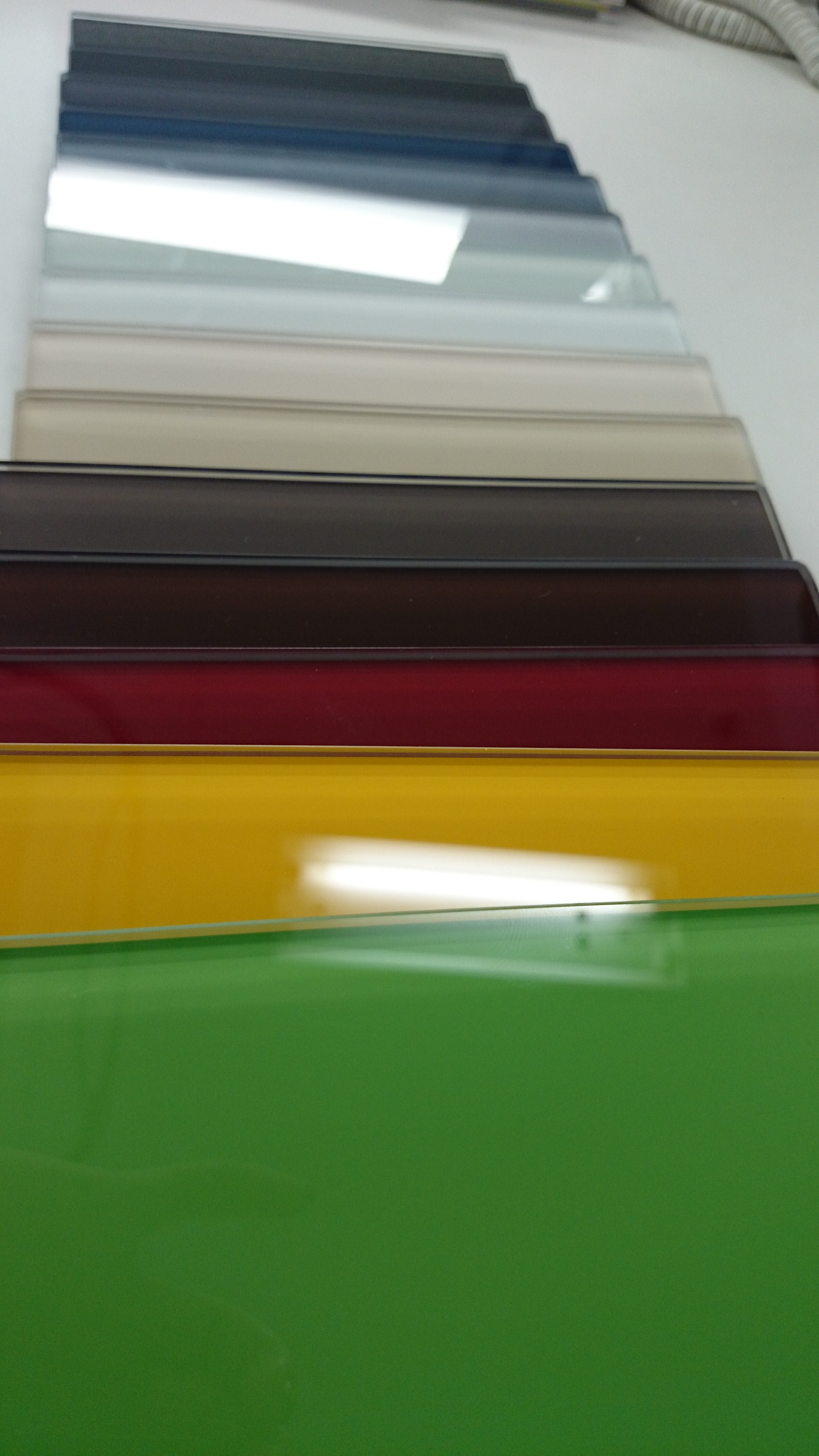 オフィスの内装材紹介～ガラス編～