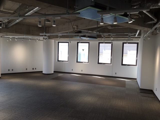 居抜き物件のオフィスを「解体→スケルトン→装飾」した結果