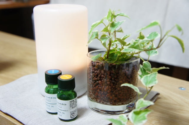 オフィスで使える！周りを気にせずデスクでアロマを楽しむ３つの方法♪
