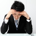 オフィスの照明がまぶしい時に！目に優しい10の解決法