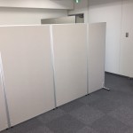 オフィス空間を仕切るには？パーテーションの種類をご紹介