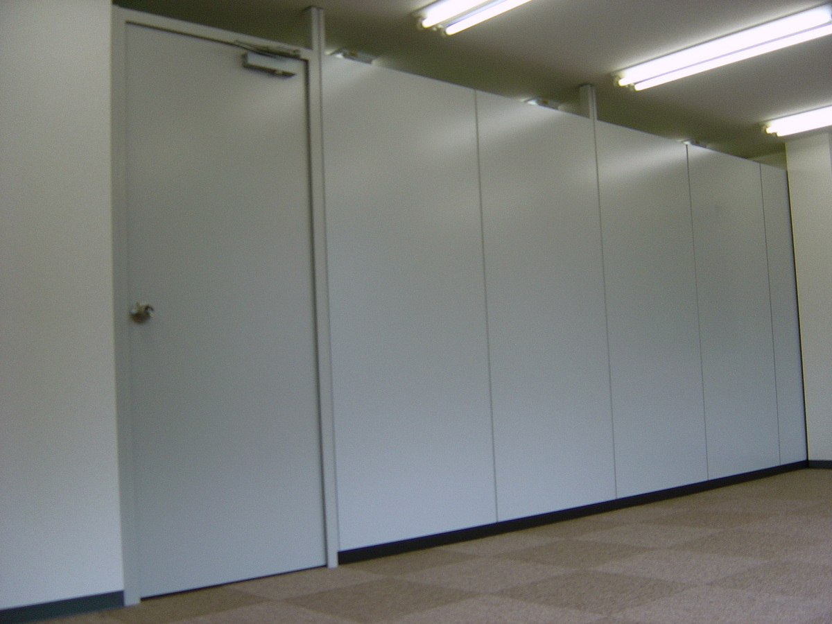 オフィスで使うなら中古のスチールパーティションという選択肢