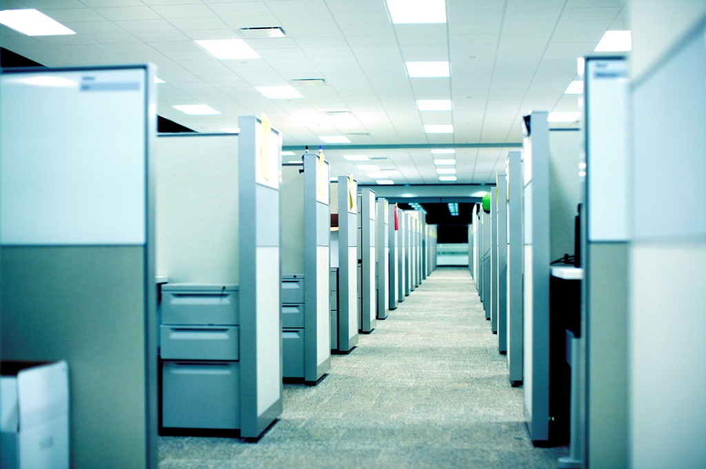 頭痛の原因にも？LED照明の功罪と照明環境のあれこれ