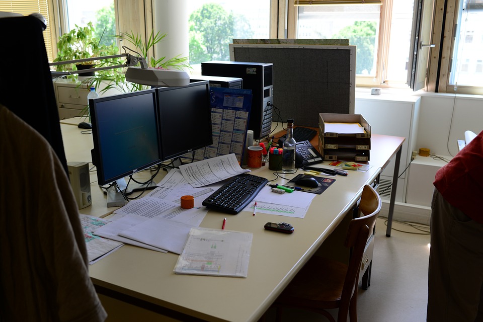 あなたは大丈夫？意外にNGなオフィスでのパソコンの設置場所