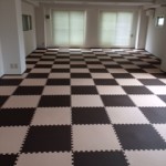 子連れ出勤で注目！ジョイントカラーマットで企業内託児スペースを実現