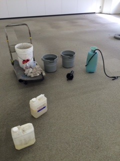 貼り替えるより得！プロによるオフィスのタイルカーペットのクリーニング事例