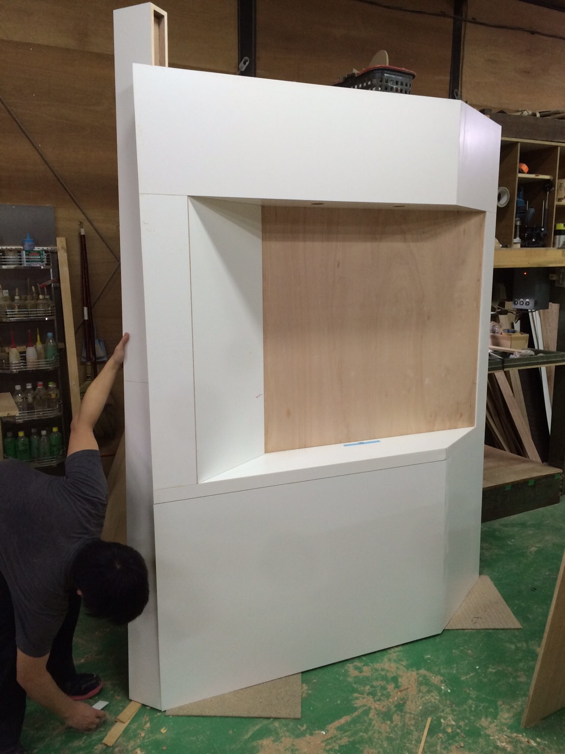 お客様のオフィス内装事例をご紹介～絶妙な角度を配したエントランス！