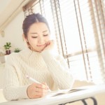 窓際の印象でオフィスが変わる！ブラインドの種類と人気アイテム