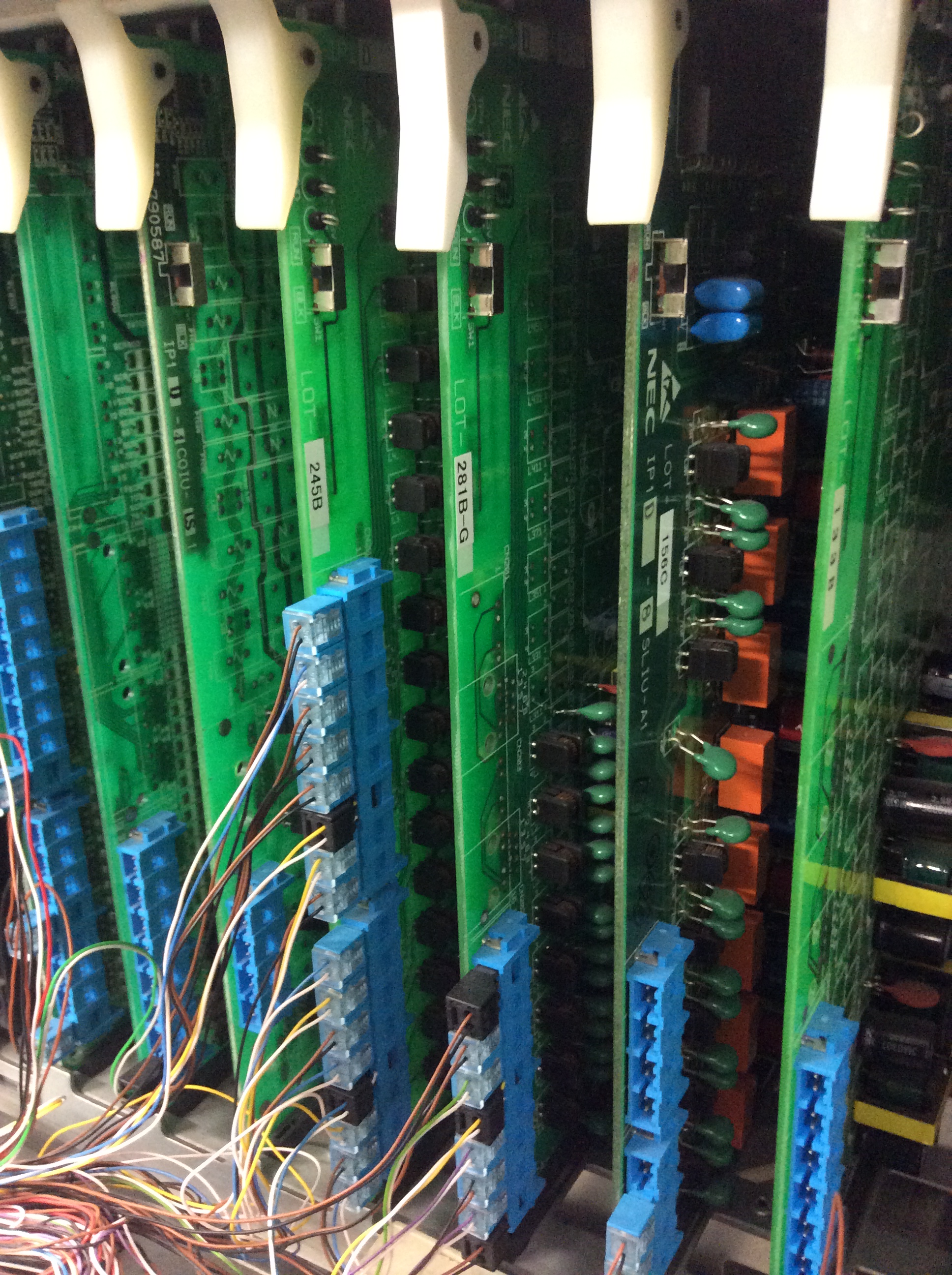 ビジネスフォンを増設する際に費用が多くかかってしまうケースとは？