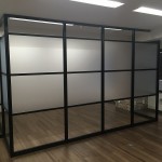 ～おしゃれで安い！アルミパーティションのブラックフレーム～