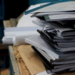 デスクの上の書類とオサラバ。超簡単書類整理術