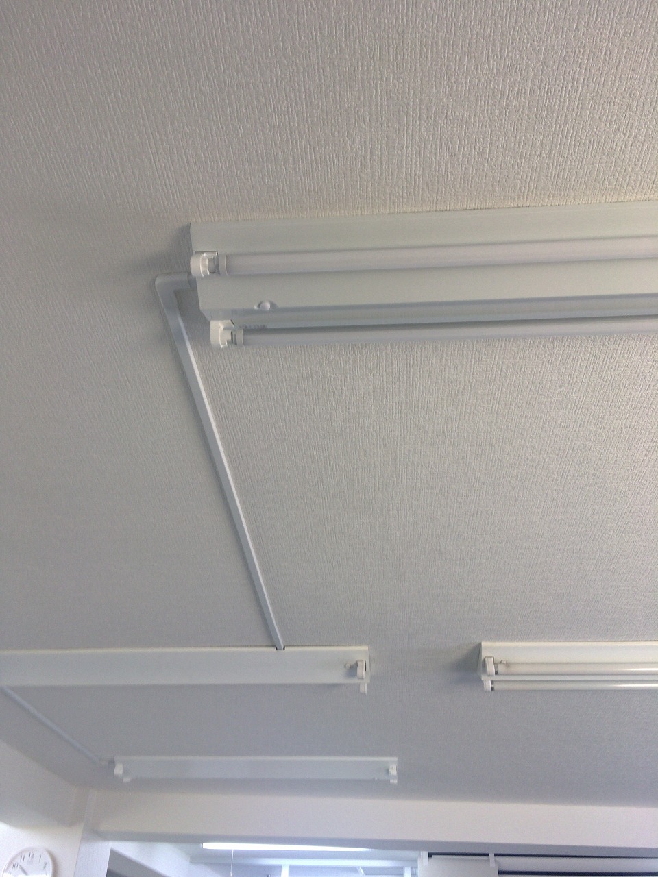 照明の増設で明るいオフィスに～弊社施工事例より～