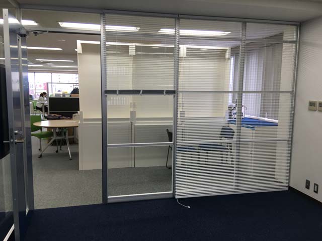 オープンときどきクローズ～ガラス部屋にはブラインドを～