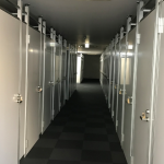 フロアを４２部屋にしたアルミパーティション工事の事例