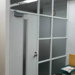 ホワイトガラスパーティションを建ててみた