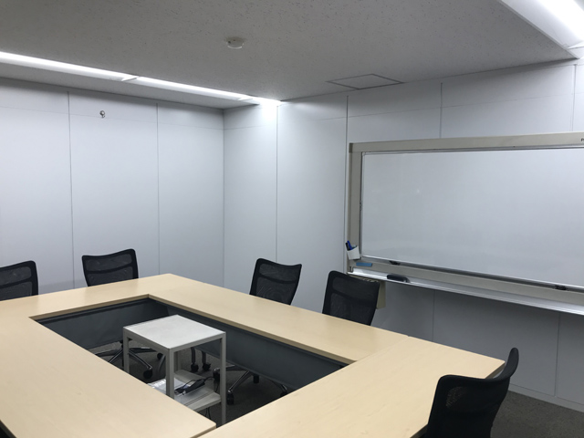 アルミパーテーションからスチールパーテーションに建て直して防音性UP！