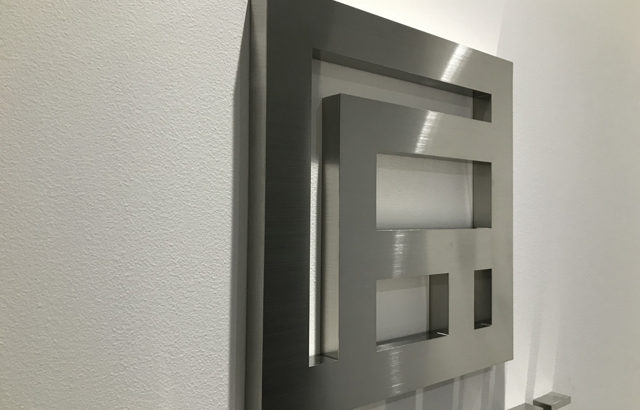 【SUS箱文字サイン】の施工事例