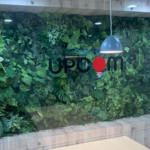 ワンポイントでも社内全体が癒される～進化してるフェイクグリーンを使った内装事例～