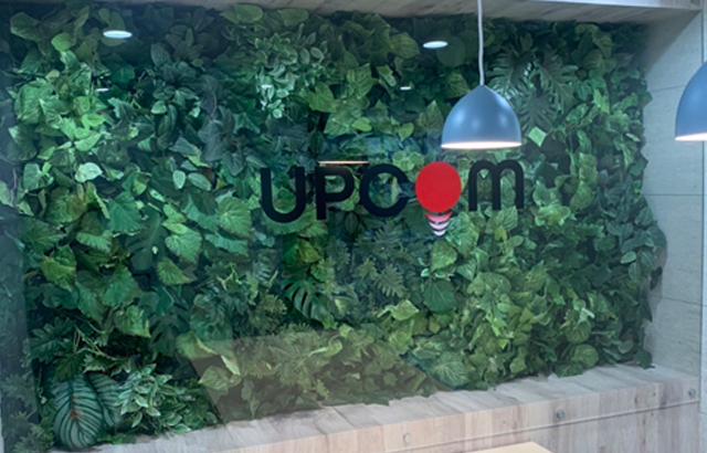 ワンポイントでも社内全体が癒される～進化してるフェイクグリーンを使った内装事例～