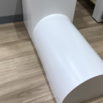 木工造作と塗装仕上げで配管カバーが美しくなってしまった施工事例