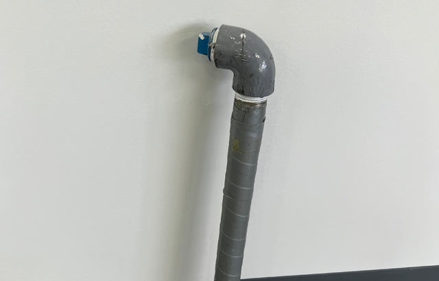 床から出ている配管の上手な隠し方。軽量鉄鋼の壁を使った隠ぺい作戦