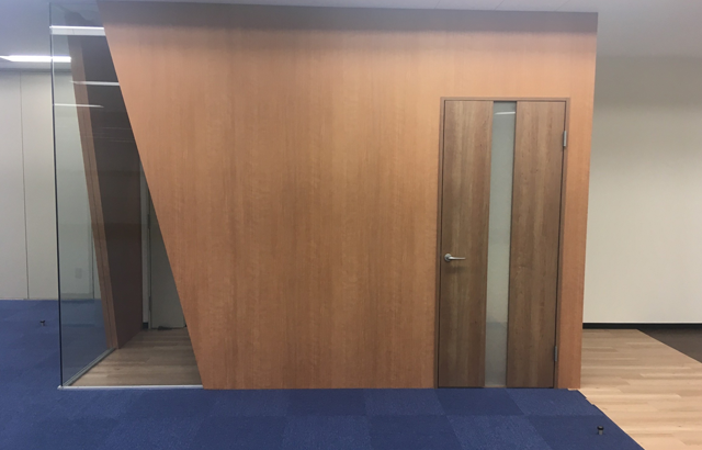 形も素材も選び放題～LGS造作壁で個性的なエントランスをつくろう