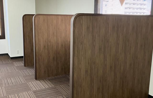 角を取って柔らかい雰囲気に～ロータイプの仕切り壁をLGS造作で制作した施工事例