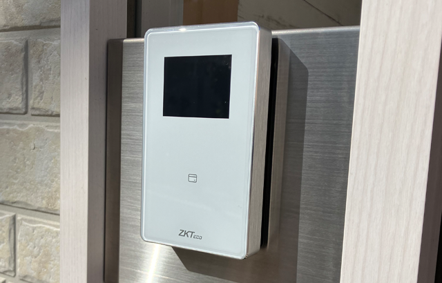 『AIドア』が超便利～自動ドアとICセキュリティの組み合わせ事例～