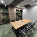 フェイクでもグリーン効果は十分に～造作プランターボックスの施工事例～