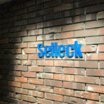 「どう見せるか」はイコール「どう照らすか」～エントランスで使われる様々な照明達～