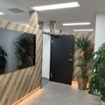 欄間オープンでもあきらめない！開放感を活かしたデザインのエントランス事例～