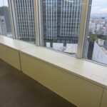 もはや使われていないペリカウンター～あの無駄なスペースを木目のカウンターにして有効活用した事例