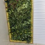 【事例紹介】フェイクグリーンで魅せる！印象的なエントランスづくり