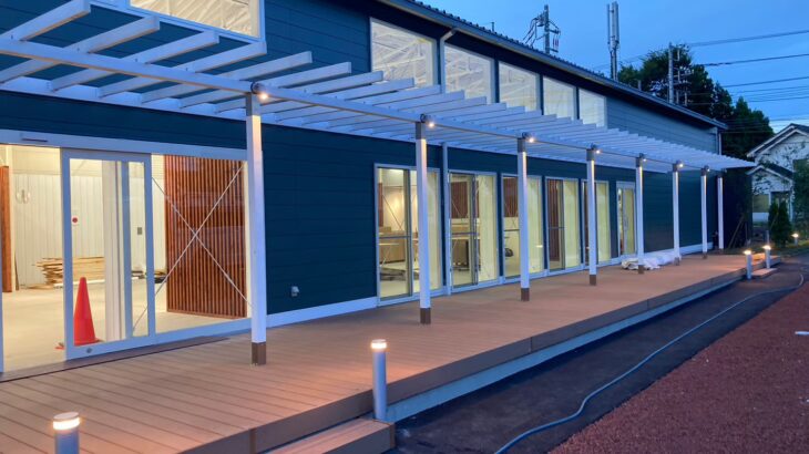 【施工事例紹介】倉庫からカフェテラスへ。ウッドデッキで活用の幅を広げた空間再生