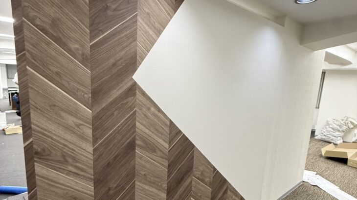 クロスで変わる空間デザイン 〜貼り方と仕上げで印象をアップさせるテクニック３選