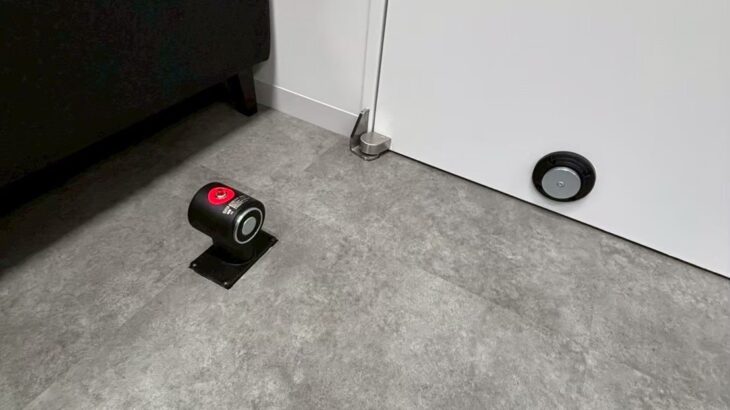 【動画あり】火災時に扉を自動で閉じて煙や炎を防ぐ「電磁レリーズ」とは？