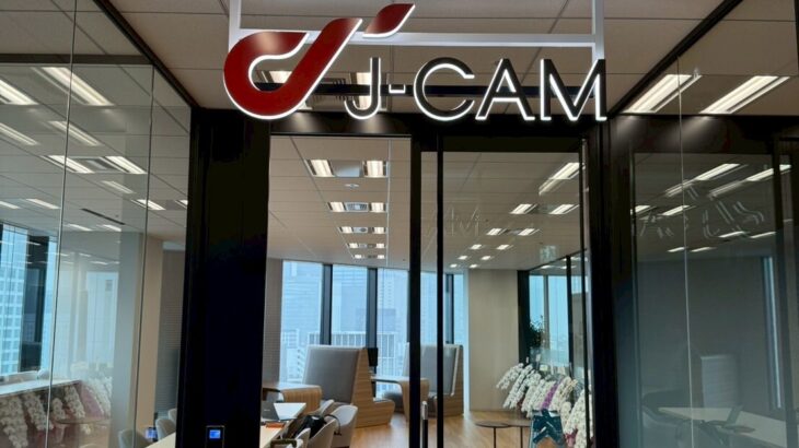 ブランディングを大切にする企業がエントランスで発光吊りサインを使う理由とは？