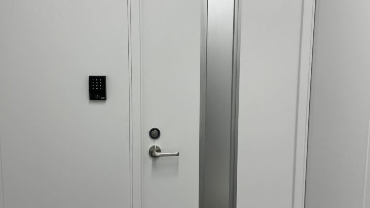 手間はかかるけどセキュリティドアとしての安心感は電気錠～電池錠との違いを解説